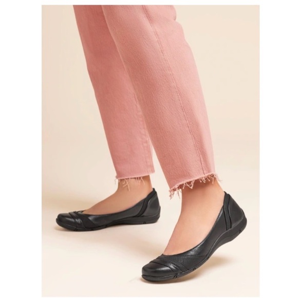 NWT Lifestride Dig black faux leather ballet shoes, size 6.5. - Picture 5 of 6